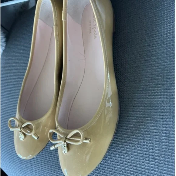 Kate Spade Willa ballet flat in size 10.5, camel color, patent leather. - Picture 6 of 8